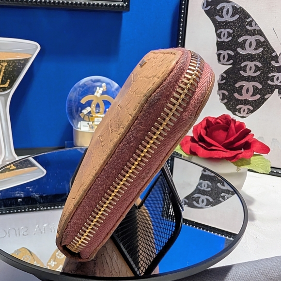 MiuMiu Croc Embossed Leather Wallet In Tan. The Interior Leather Is Terra Cotta - Picture 4 of 17